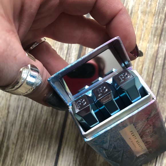 Fenty Beauty Snow Daze frosted metal lipstick set - Picture 6 of 7